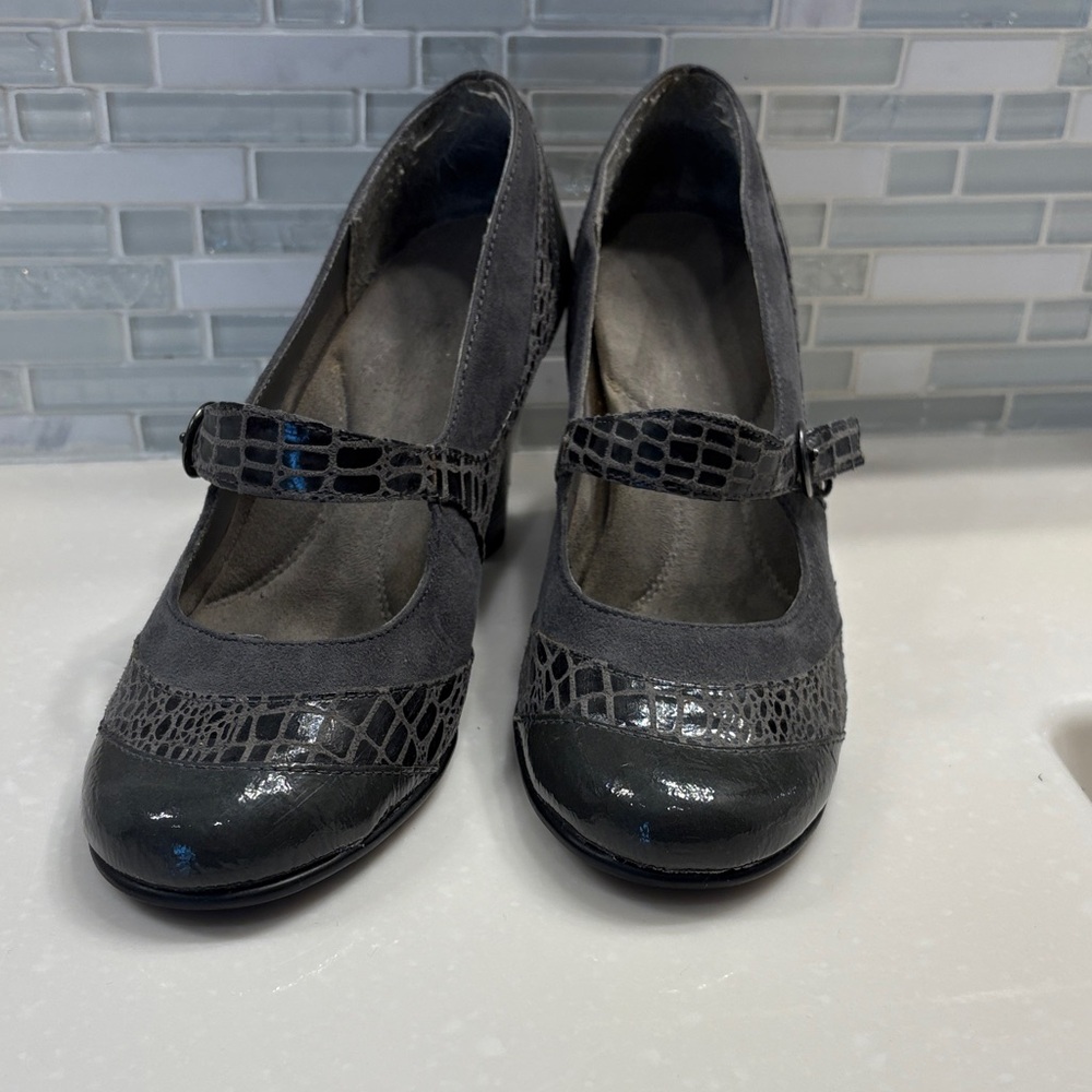 AEROSOLES Gray Croc-Accent Mary Jane Heels